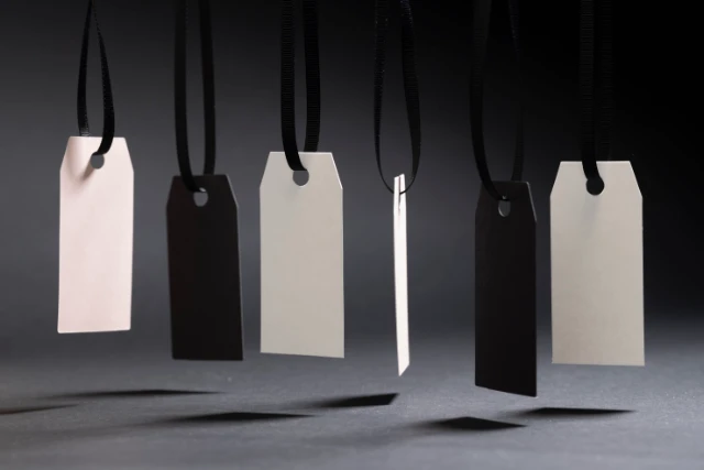 Pakettikortti yksivärinen