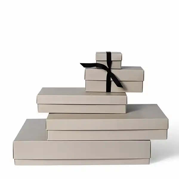 Lahjalaatikko kannella ja pohjalla harmaa